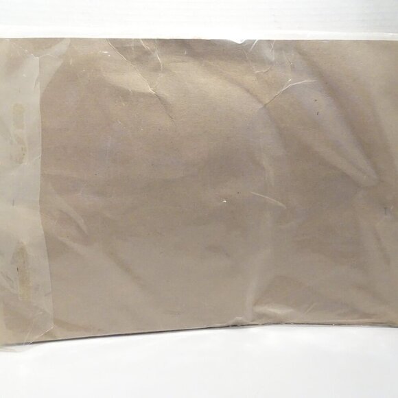 Matouk Belgian Linen Blend 8-Piece Rectangle Placemat Napkin Set 13" x 19" New - Picture 4 of 4